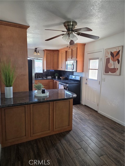 Detail Gallery Image 9 of 37 For 355 Woodlark St, Lancaster,  CA 93535 - 4 Beds | 2 Baths