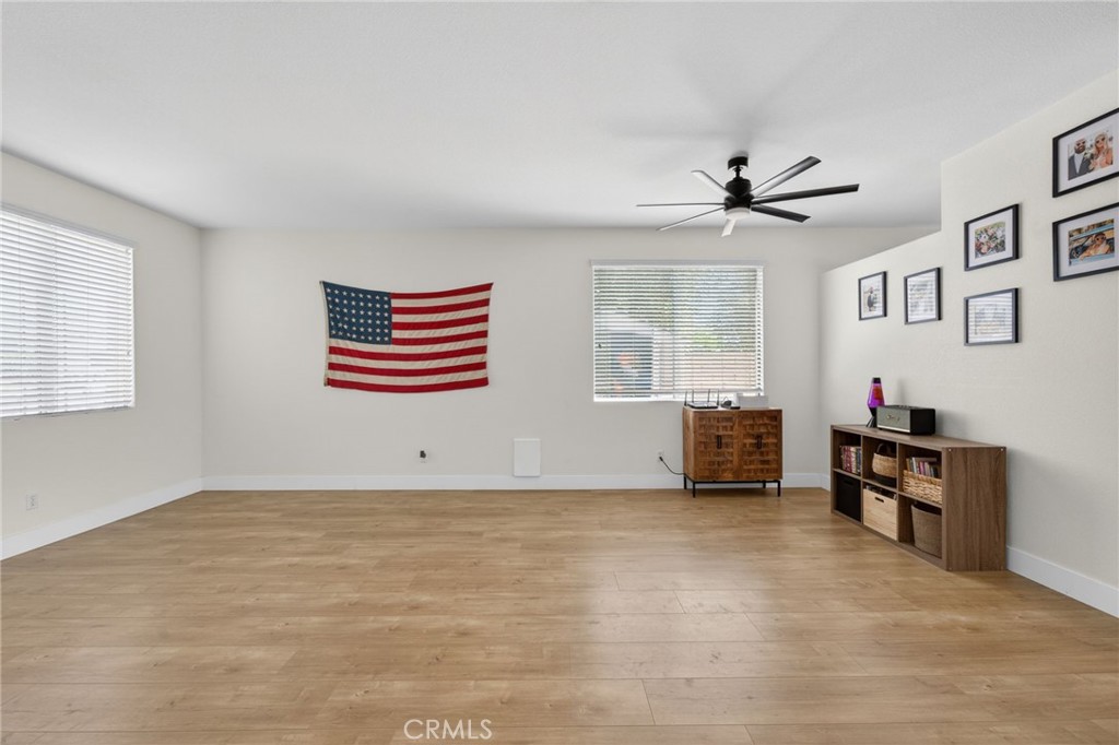 https://media.crmls.org/medias/2751c890-6a7c-4bd0-b5a3-315886dc9af0.jpg?preset=X-Large
