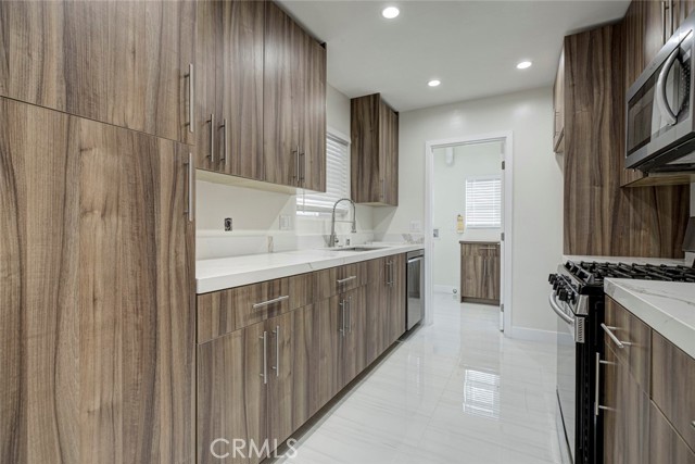 Detail Gallery Image 8 of 26 For 13327 Strathern St, North Hollywood,  CA 91605 - 3 Beds | 2 Baths