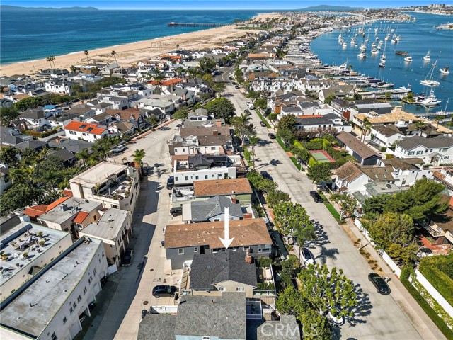 Detail Gallery Image 3 of 58 For 1613 E Balboa, Newport Beach,  CA 92661 - 4 Beds | 2 Baths