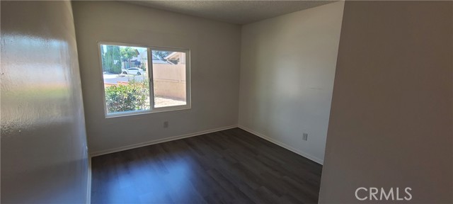 Detail Gallery Image 14 of 17 For 421 Royal Cir, Corona,  CA 92879 - 4 Beds | 2 Baths