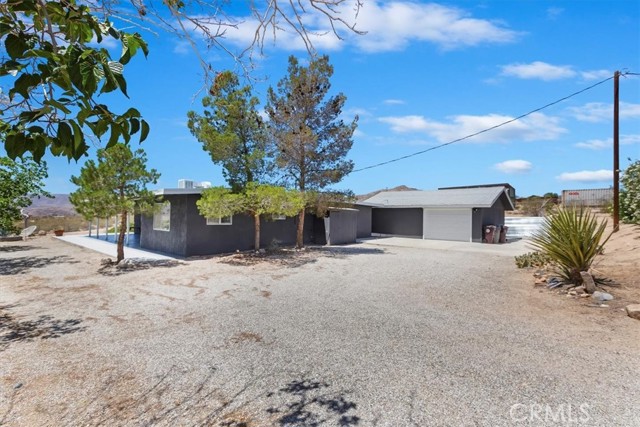 62171 Campanula Street, Joshua Tree CA: https://media.crmls.org/medias/2753a200-750b-4fd5-afa3-71a405013632.jpg