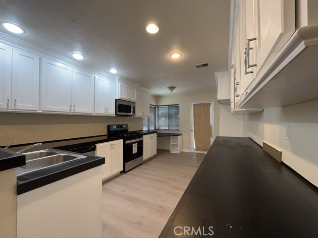 9263 Owari Lane, Riverside CA: https://media.crmls.org/medias/2753b00c-d6d1-4938-9d86-9d00fc9589e6.jpg