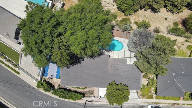 17072 Oak View Drive, Encino CA: https://media.crmls.org/medias/2753b053-08b1-4e5f-8f89-4db85f922225.jpg