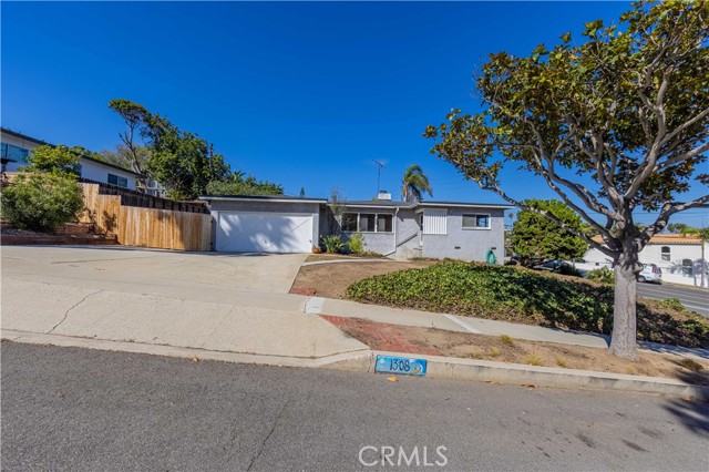 1308 Irena Avenue, Redondo Beach, California 90277, 3 Bedrooms Bedrooms, ,1 BathroomBathrooms,Residential,Sold,Irena,SB22205382