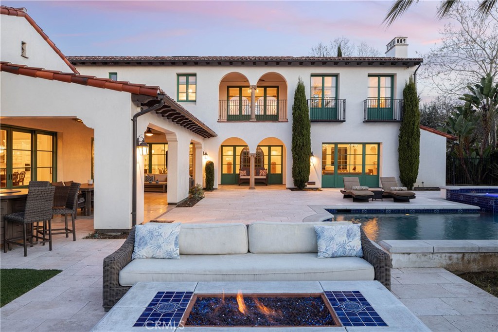 https://media.crmls.org/medias/275546ee-b4d9-4f9a-a2df-48fc9be269ae.jpg?preset=X-Large