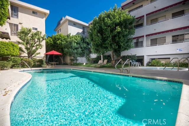 Detail Gallery Image 3 of 4 For 5343 Yarmouth Ave #207,  Encino,  CA 91316 - 2 Beds | 3 Baths