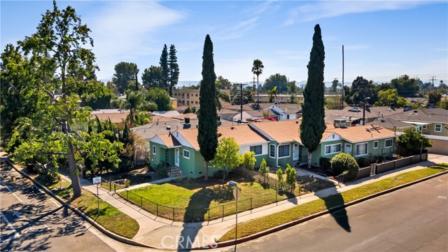 Detail Gallery Image 1 of 39 For 6153 Clybourn Ave, North Hollywood,  CA 91606 - 6 Beds | 4 Baths