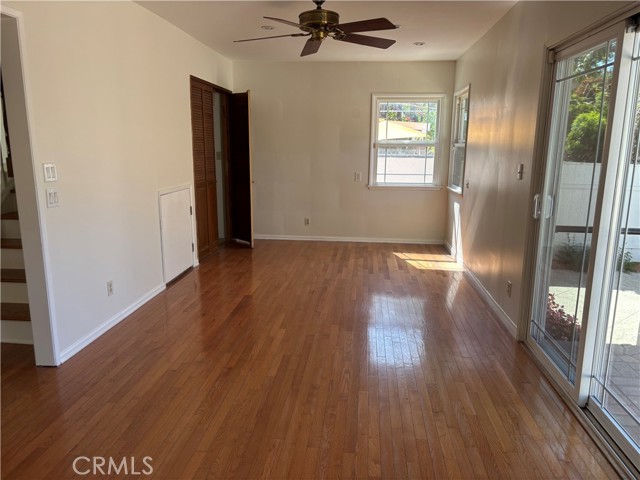 21327 De La Osa, Woodland Hills CA: https://media.crmls.org/medias/27574cd9-dba5-441d-a66b-7f1627d80fc9.jpg
