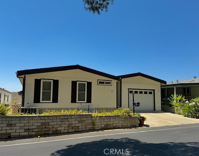 4040 Piedmont Drive, Highland CA: https://media.crmls.org/medias/275769bc-2c3a-443c-ba5e-1cb575a6afeb.jpg