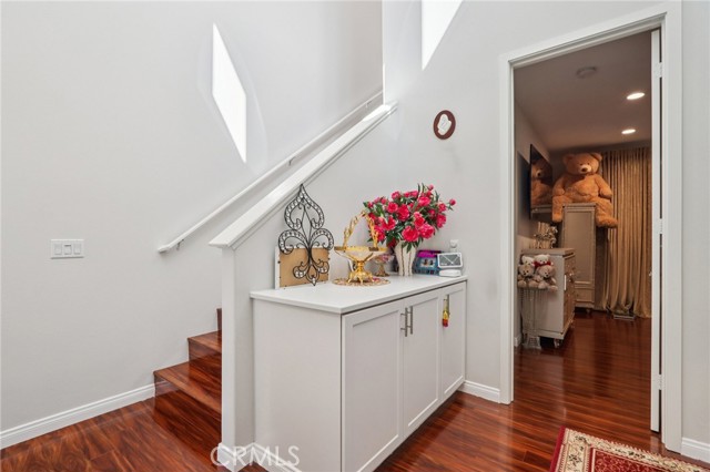 Detail Gallery Image 11 of 37 For 13225 Victory Bld, Valley Glen,  CA 91401 - 3 Beds | 3/1 Baths