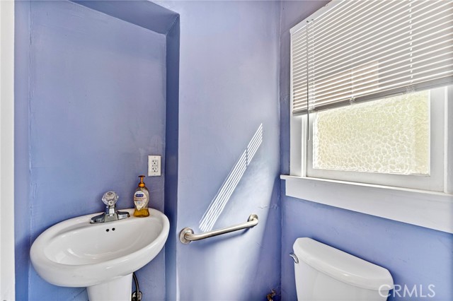 Detail Gallery Image 19 of 28 For 2042 Rome, Los Angeles,  CA 90065 - 3 Beds | 2/1 Baths