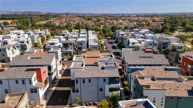 125 Allusion, Irvine CA: https://media.crmls.org/medias/2757b6ee-7109-4e65-9f4e-e56d5bd7fbc3.jpg