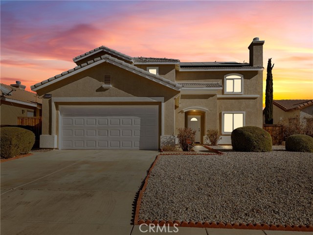 Detail Gallery Image 1 of 31 For 15564 Naples Ln, Victorville,  CA 92394 - 5 Beds | 3 Baths