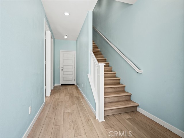 27148 Valley Oak Place, Valencia CA: https://media.crmls.org/medias/27587482-f408-4a94-8498-2db6153d2c47.jpg
