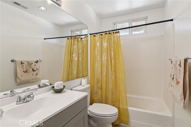 Detail Gallery Image 34 of 47 For 5667 Dartmoor Cir, Oceanside,  CA 92057 - 4 Beds | 3 Baths