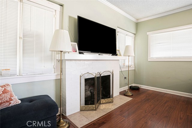 408 E Del Mar Boulevard, Pasadena CA: https://media.crmls.org/medias/2758a312-5eb7-41ea-8e1c-9227ff1f743a.jpg