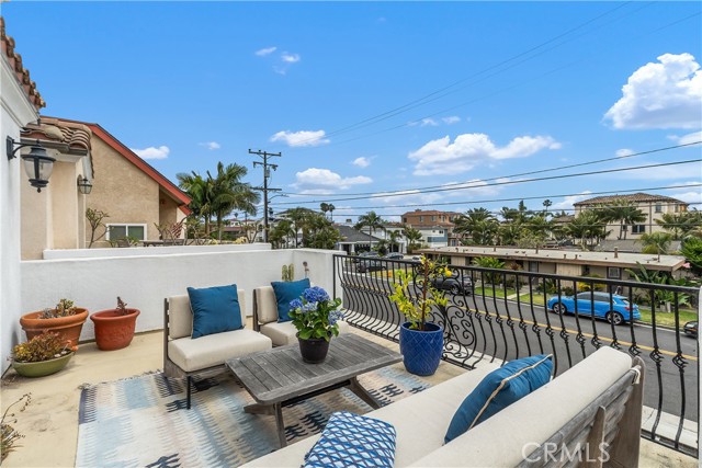 117 Alabama Street, Huntington Beach CA: https://media.crmls.org/medias/2758e8de-71f5-4df4-8239-68e9e1b15aaf.jpg