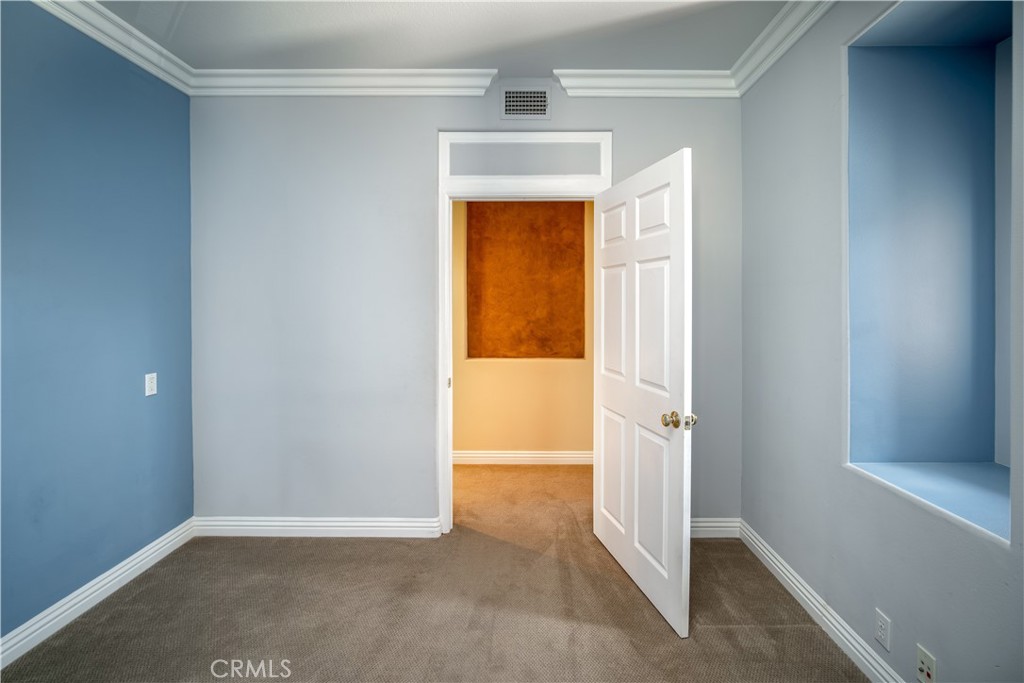 https://media.crmls.org/medias/2758ff06-5507-4643-8a8f-c5b568265978.jpg?preset=X-Large