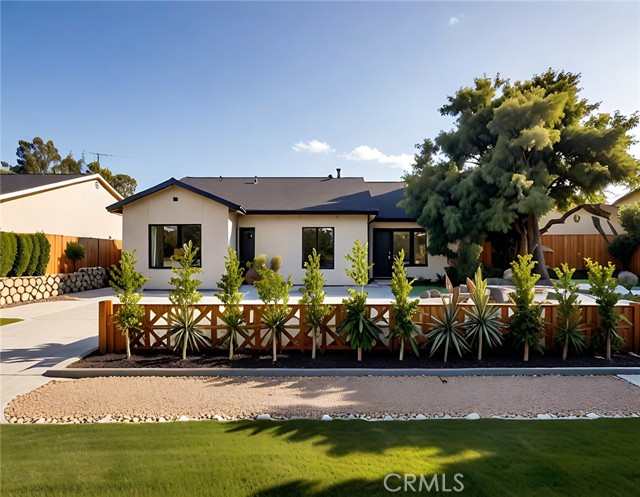 Detail Gallery Image 1 of 49 For 4938 Chimineas, Tarzana,  CA 91356 - 3 Beds | 1 Baths
