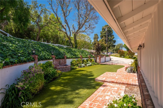 62 Strawberry Lane, Rolling Hills Estates, California 90274, 3 Bedrooms Bedrooms, ,2 BathroomsBathrooms,Residential,Sold,Strawberry Lane,SB22081862