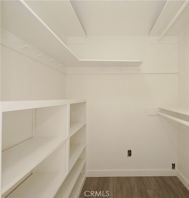 Guest room 4 walk-in closet