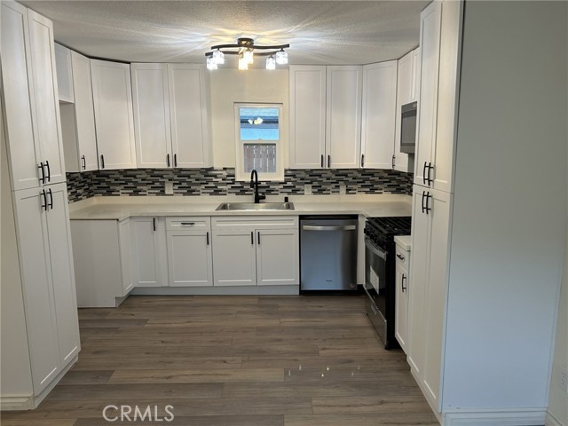 Detail Gallery Image 2 of 27 For 4832 Mitchell Ave, Riverside,  CA 92505 - 2 Beds | 2 Baths