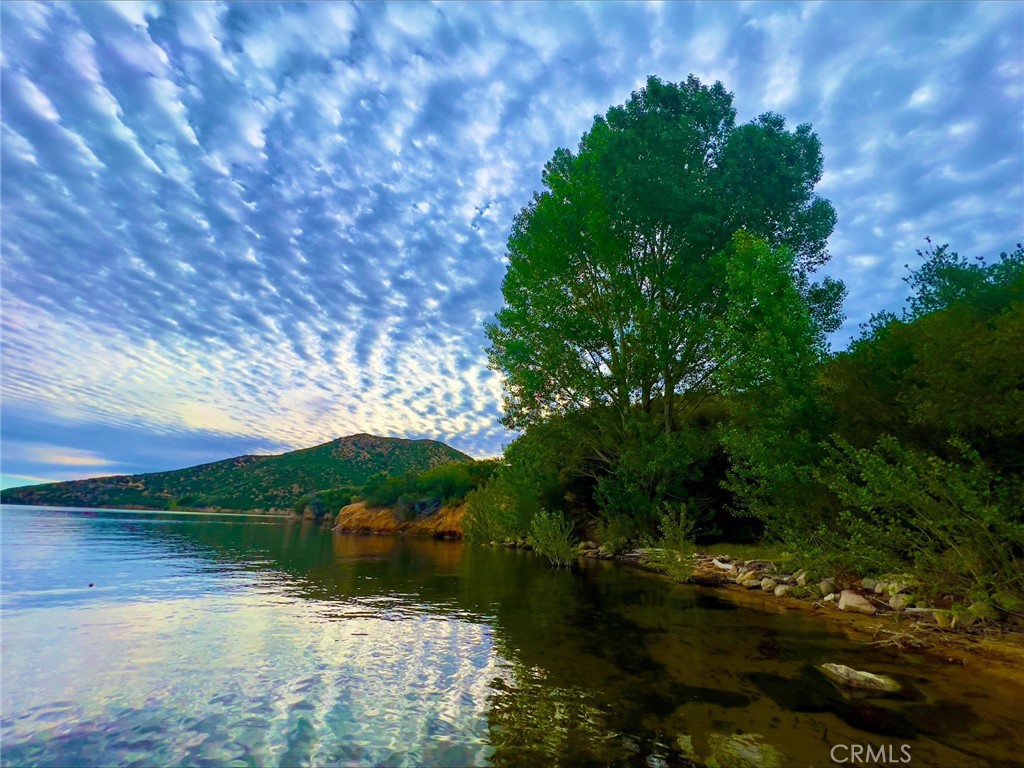 https://media.crmls.org/medias/275a1a91-d452-4f58-b3a1-0758a1eb4ab8.jpg?preset=X-Large