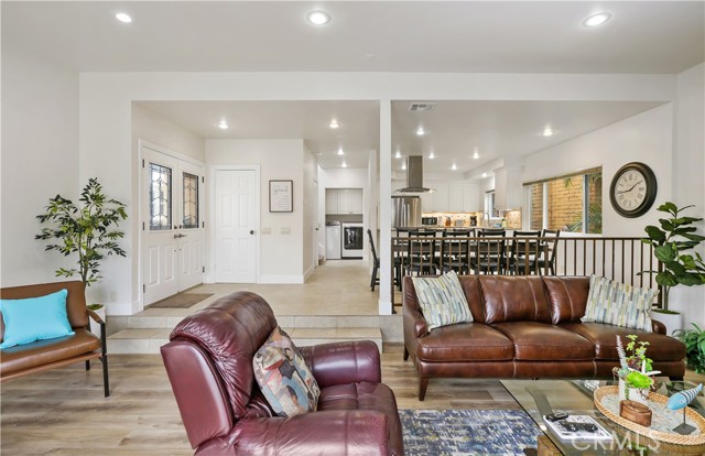 617 Iris Avenue, Corona del Mar CA: https://media.crmls.org/medias/275a6b3d-9ef0-4537-83ea-44dec37c4069.jpg