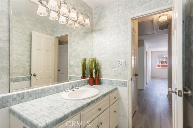Detail Gallery Image 13 of 44 For 1632 Nelson Avenue, Manhattan Beach,  CA 90266 - 4 Beds | 2/1 Baths