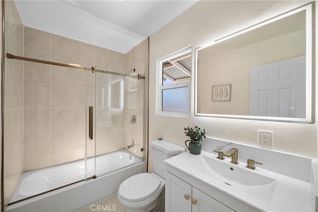 275c1272 9682 44d3 A805 3da9c781a0e2