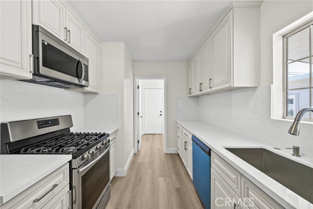 Detail Gallery Image 9 of 32 For 13358 Blythe St, North Hollywood,  CA 91605 - 3 Beds | 2/1 Baths
