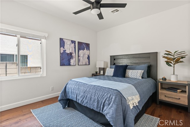 933 N Lincoln Street, Burbank CA: https://media.crmls.org/medias/275c5fc8-a425-4730-91b3-68d829be20f3.jpg