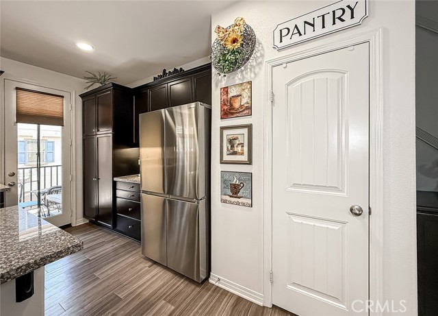 26707 Lexington Lane, Saugus CA: https://media.crmls.org/medias/275c83da-a9ee-4459-a94a-00a97f562c70.jpg