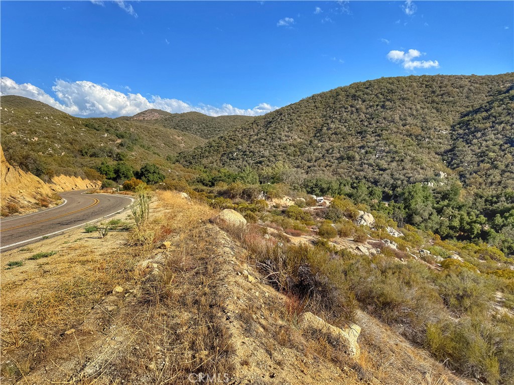 https://media.crmls.org/medias/275d65e4-0da7-4fc0-ba19-0355e6a025f2.jpg?preset=X-Large