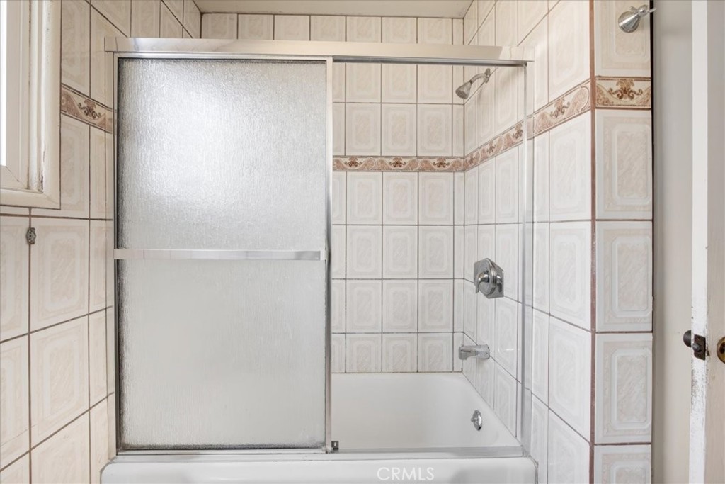 https://media.crmls.org/medias/275dab25-dcef-41a4-a3db-5b9f4918c709.jpg?preset=X-Large