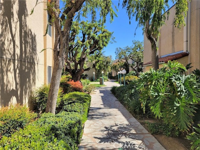 Detail Gallery Image 19 of 25 For 18307 Burbank Bld #14,  Tarzana,  CA 91356 - 2 Beds | 2 Baths
