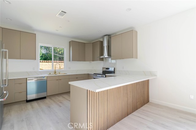 Detail Gallery Image 10 of 28 For 17426 Roscoe Bld, Northridge,  CA 91325 - 3 Beds | 2/1 Baths