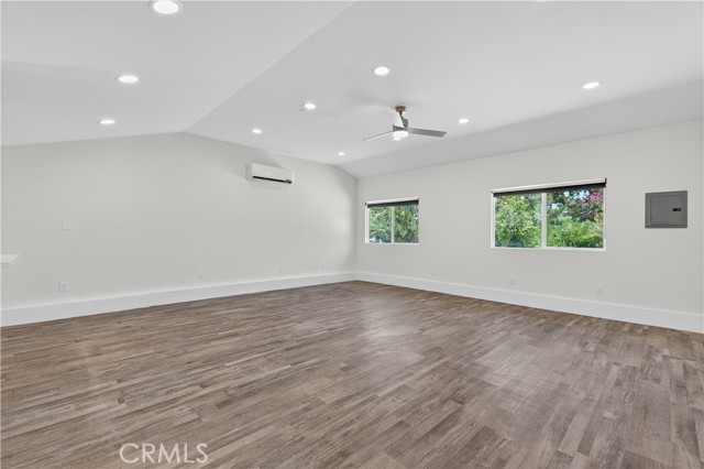 5274 Crebs Avenue, Tarzana CA: https://media.crmls.org/medias/275fca60-9597-41d5-aa21-493c36de154e.jpg