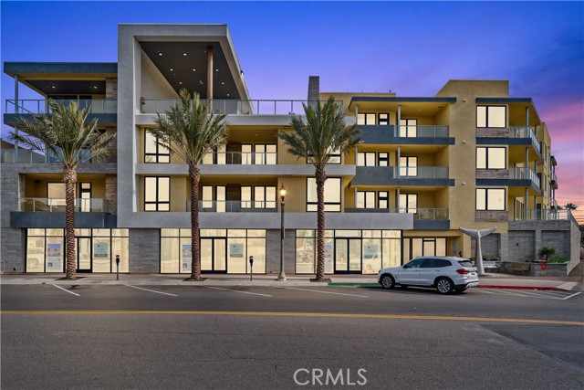 414 Main Street, Huntington Beach, California 92648, 2 Bedrooms Bedrooms, ,2 BathroomsBathrooms,Condominium,For Sale,Main,OC25003508