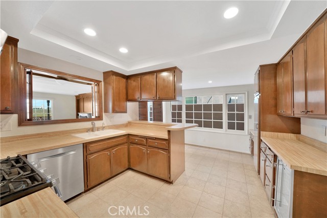 Detail Gallery Image 8 of 39 For 415 Canal St, Newport Beach,  CA 92663 - 4 Beds | 2/1 Baths