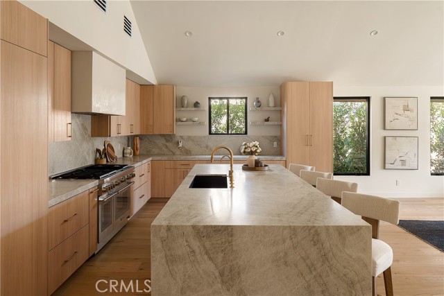 Detail Gallery Image 9 of 32 For 13949 Cumpston St, Sherman Oaks,  CA 91401 - 3 Beds | 3/1 Baths