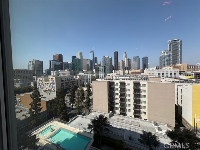 1050 S Grand Avenue, Los Angeles CA: https://media.crmls.org/medias/2760ff3f-aeb5-475e-a74f-477a51927af6.jpg