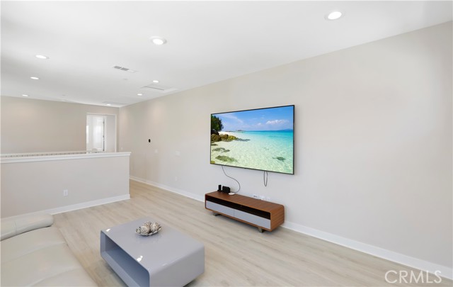 230 Holliston, Lake Forest CA: https://media.crmls.org/medias/2761271b-8391-4ab2-abf3-a10b7ee2cec0.jpg