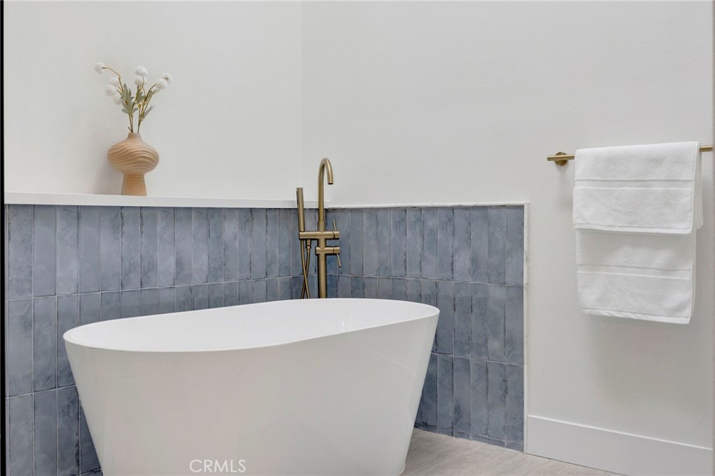 https://media.crmls.org/medias/27612b8f-07de-4c81-b537-40802d9d9ee7.jpg?preset=X-Large