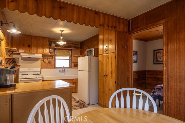 Detail Gallery Image 11 of 31 For 211 E Mountain View Bld, Big Bear City,  CA 92314 - 2 Beds | 1 Baths