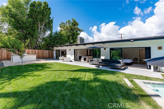 Detail Gallery Image 3 of 53 For 5700 El Canon Ave, Woodland Hills,  CA 91367 - 3 Beds | 3 Baths