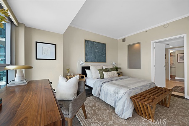 13700 Marina Pointe Drive, Marina del Rey CA: https://media.crmls.org/medias/2762dcd9-750d-4bc8-8f2c-28f85d34b5f7.jpg