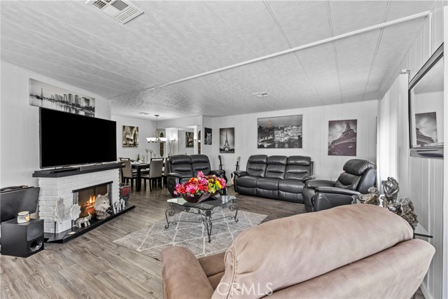 4000 Pierce Street, Riverside CA: https://media.crmls.org/medias/2762fcc2-3216-455e-96cd-667b84ff4e2d.jpg