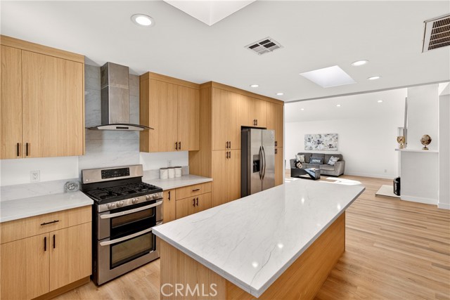 Detail Gallery Image 3 of 30 For 11814 Hesby St, Valley Village,  CA 91606 - 4 Beds | 2 Baths